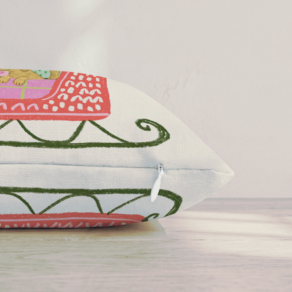 Golden Retriever Gift Sleigh Throw Pillow — Pillow Edge Zipper | hh:zipper:colorfix-20261006