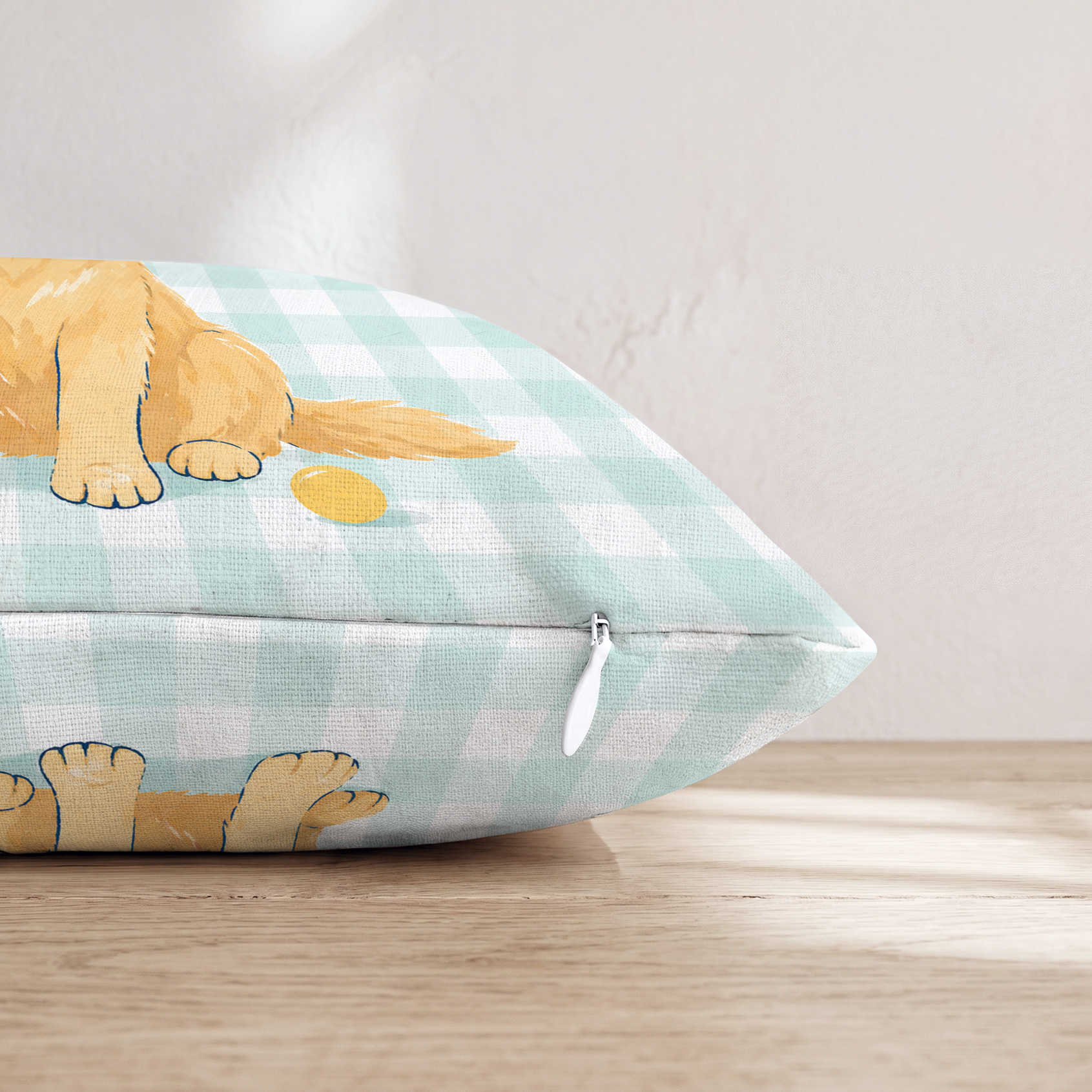Golden Retriever Lacrosse Throw Pillow — Pillow Edge Zipper