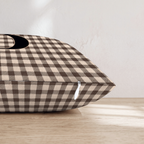 HH322765 HH322765_pillow_edge_zipper.png