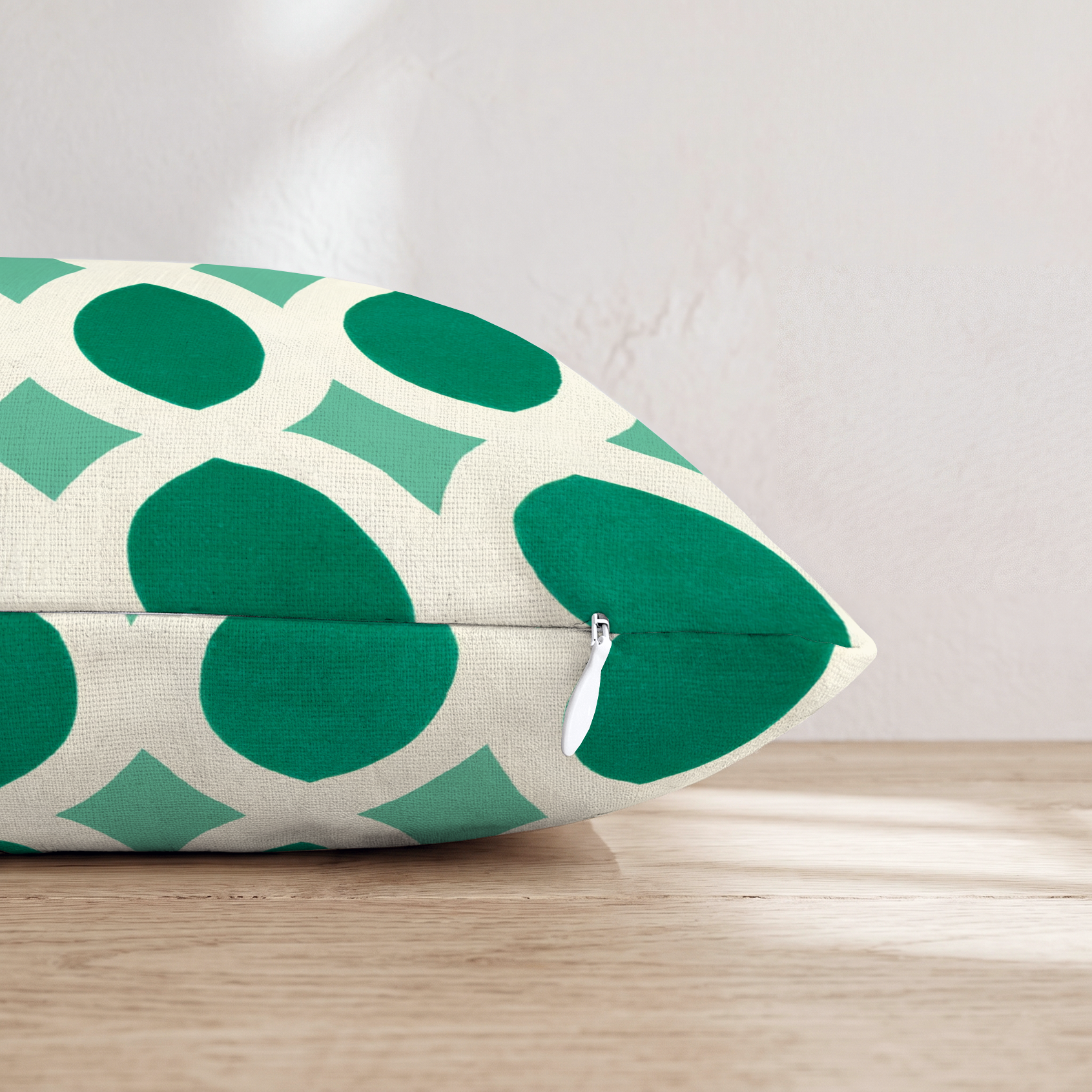 HH328745 HH328745_pillow_edge_zipper.png