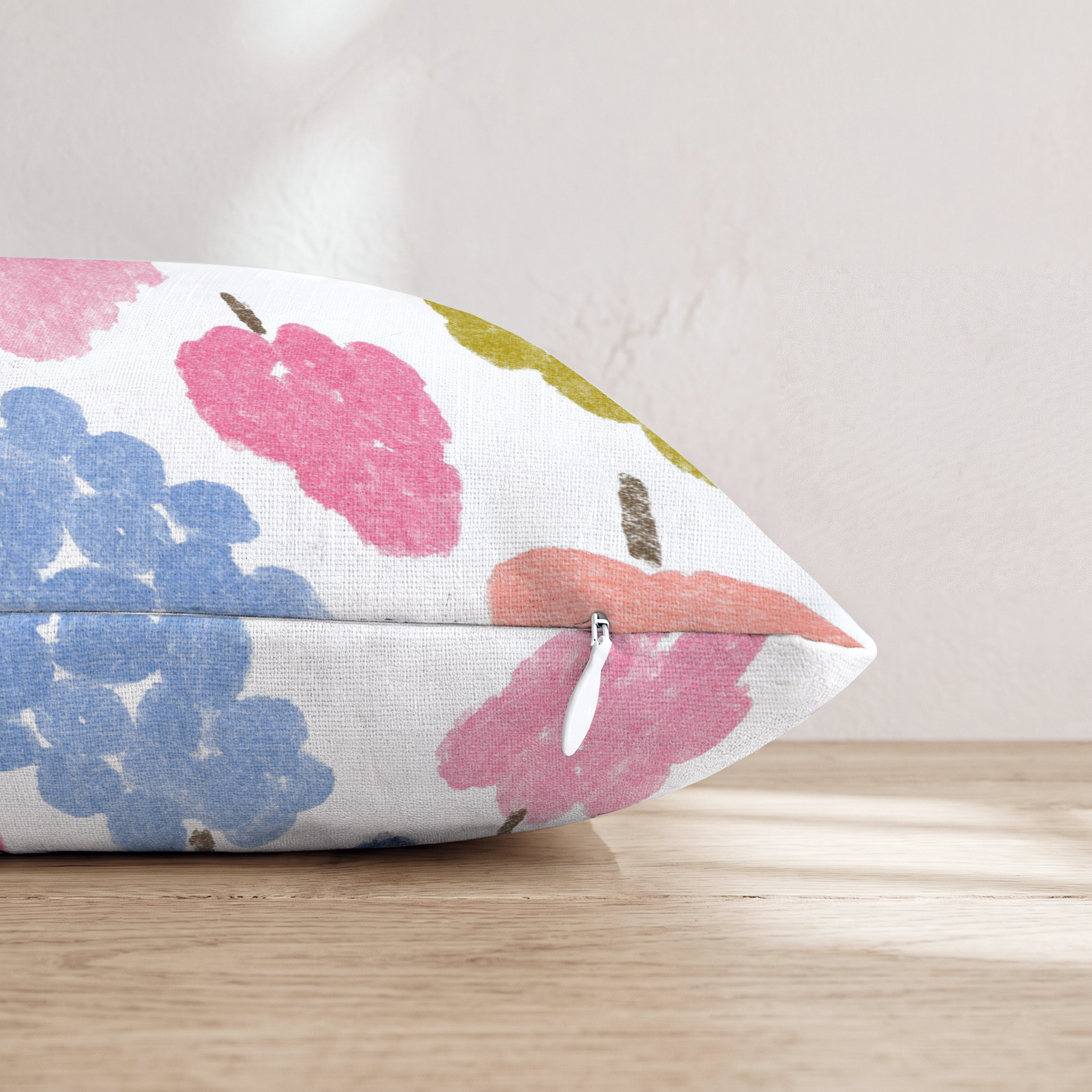 HH349240 HH349240_pillow_edge_zipper.png