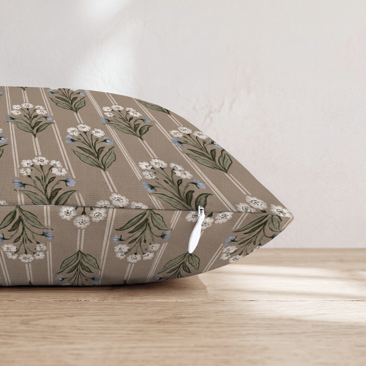 HH352414 HH352414_pillow_edge_zipper.png