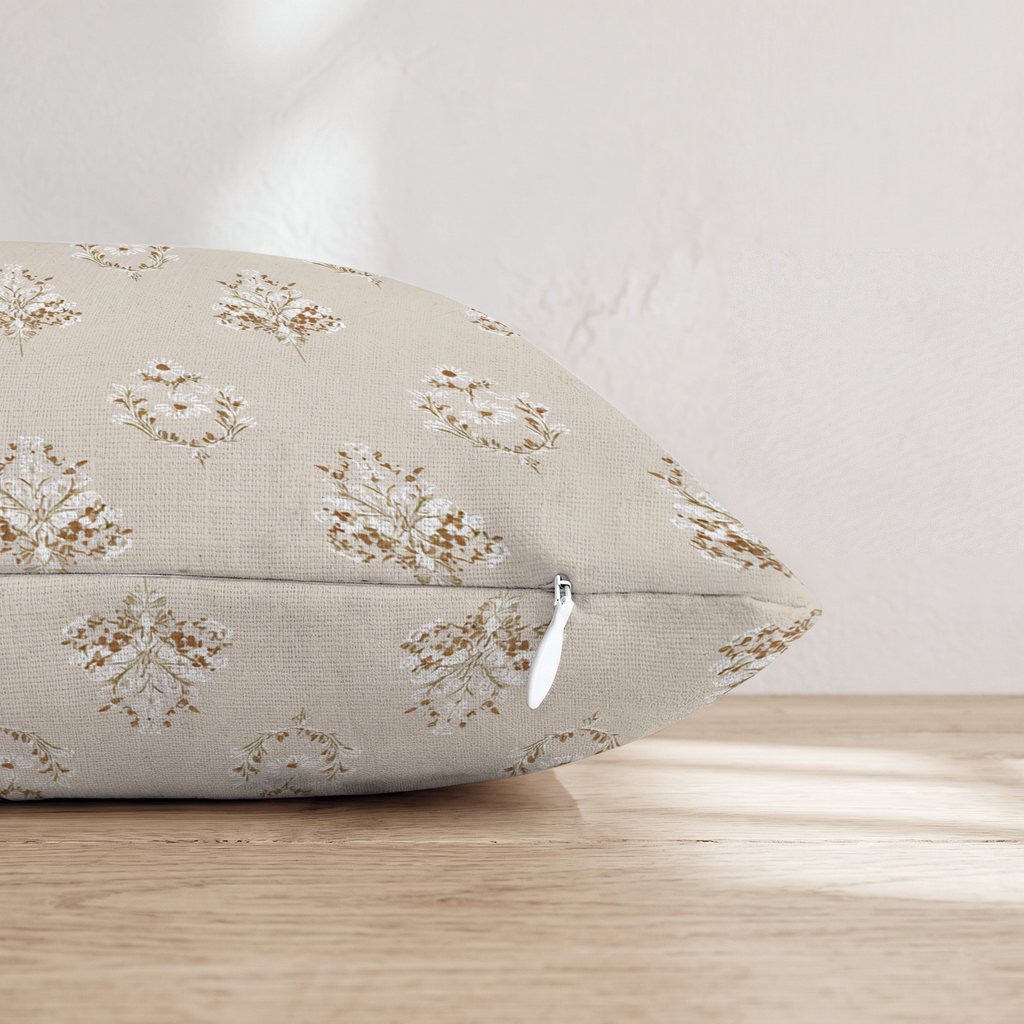 HH352473 HH352473_pillow_edge_zipper.png