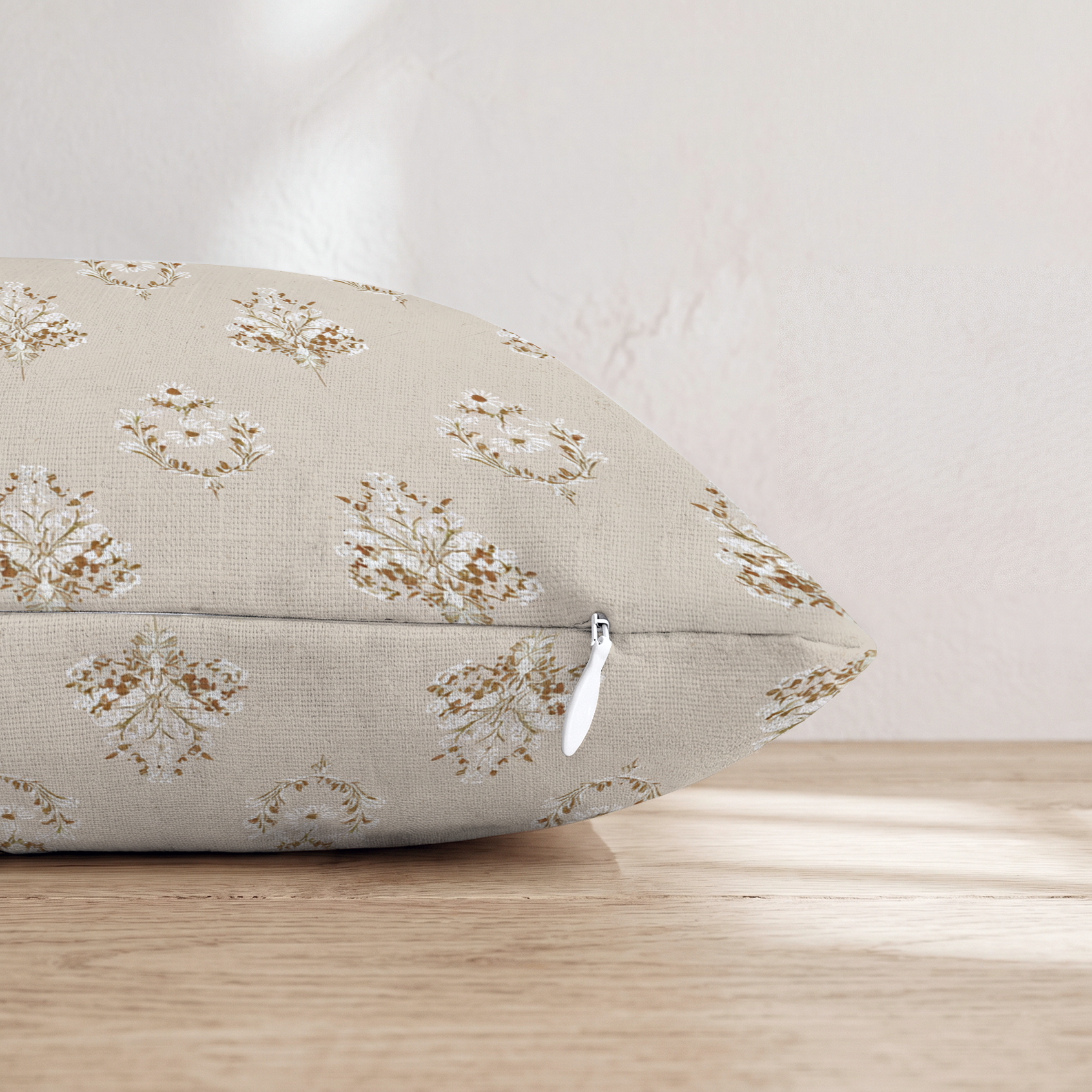 HH352473 HH352473_pillow_edge_zipper.png
