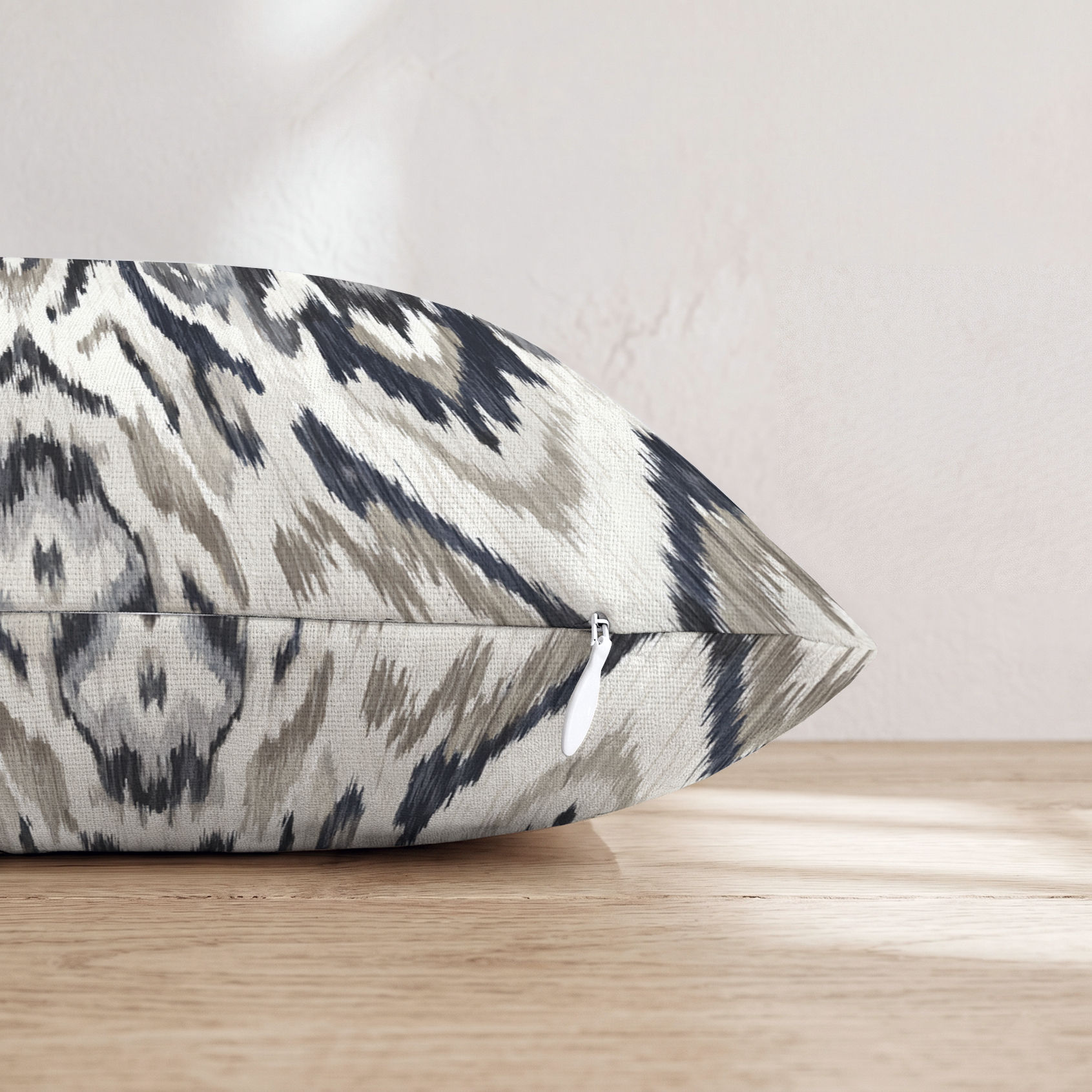 HH352523 HH352523_pillow_edge_zipper.png