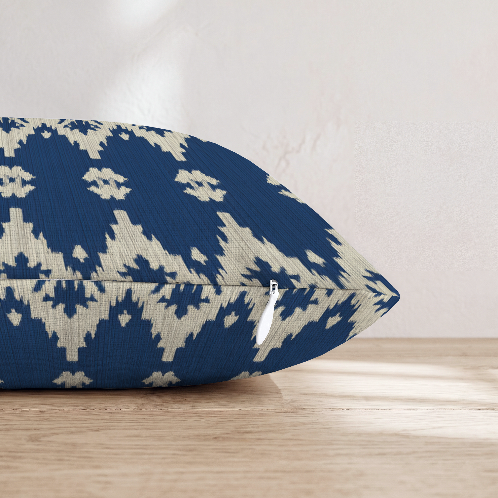 HH357474 HH357474_pillow_edge_zipper.png