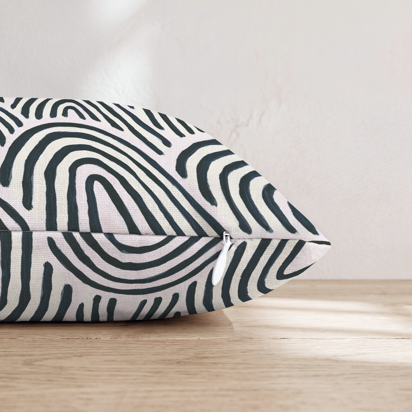HH426476 HH426476_pillow_edge_zipper.png