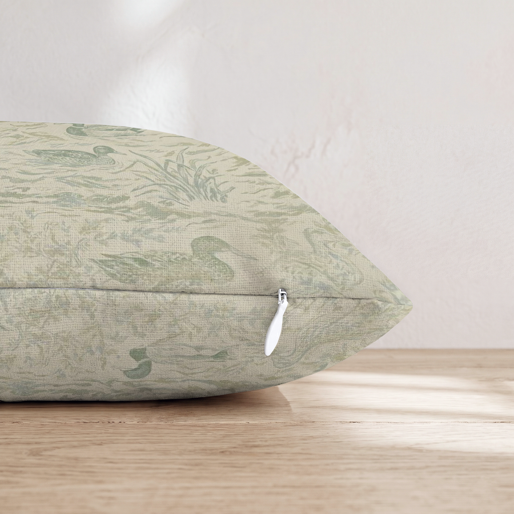 HH442265 HH442265_pillow_edge_zipper.png