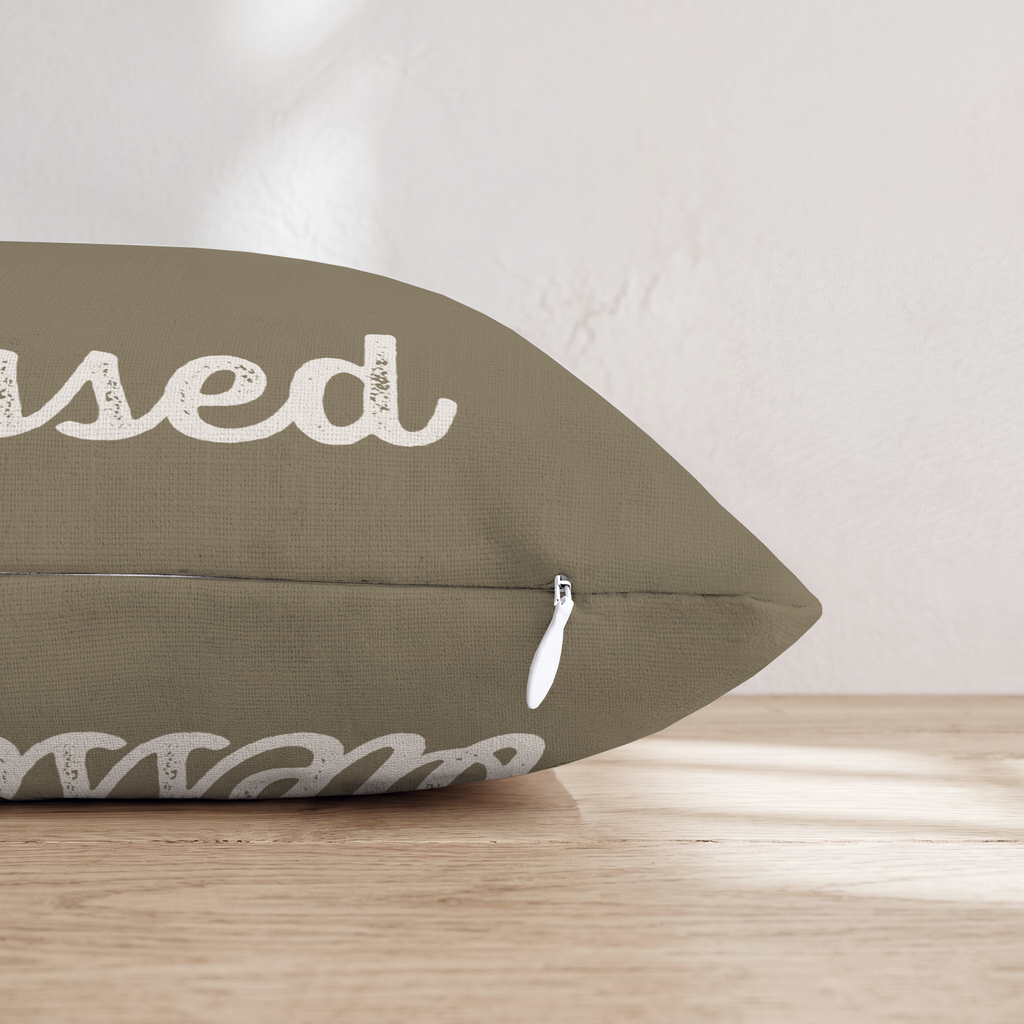 HH497114 HH497114_pillow_edge_zipper.png