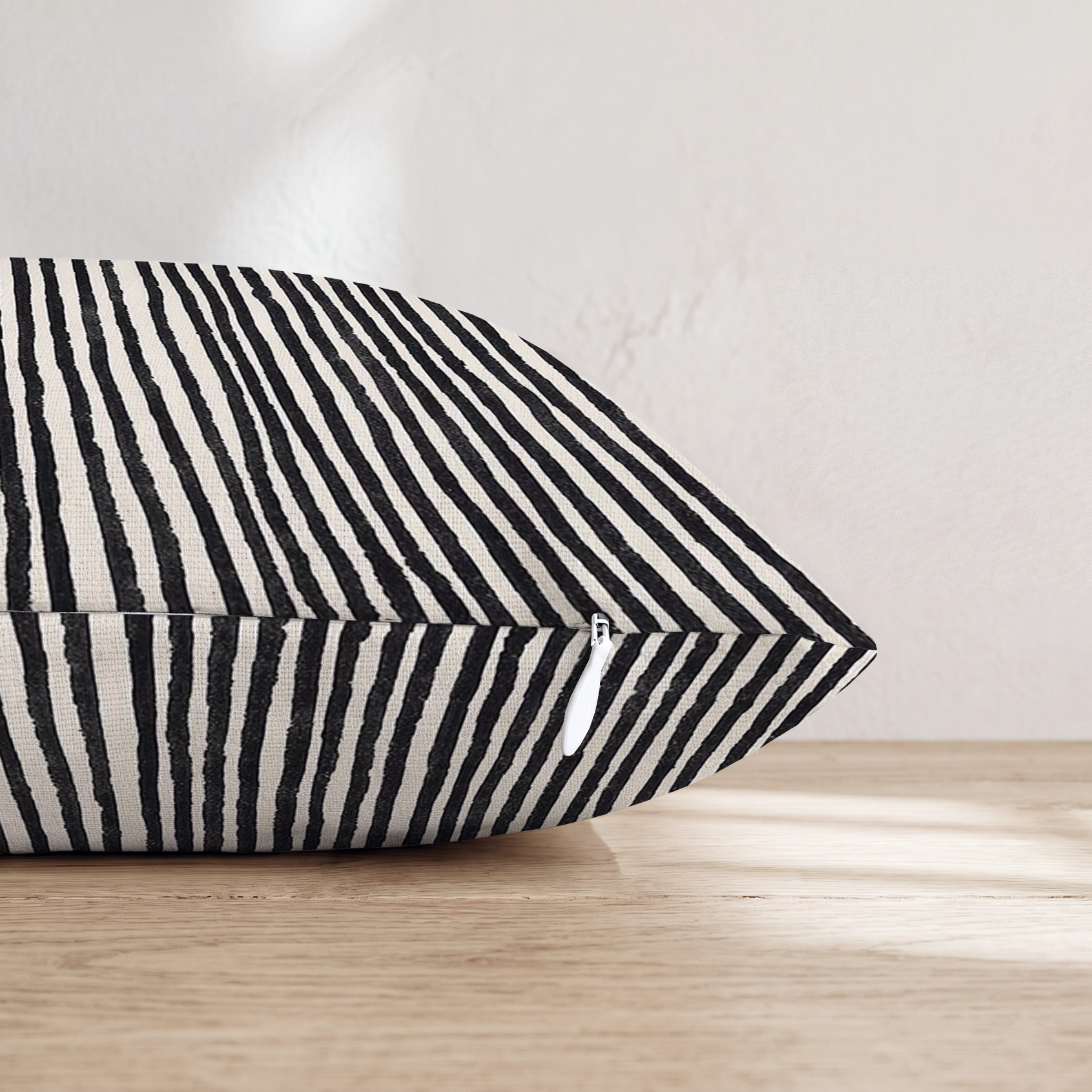 HH511900 HH511900_pillow_edge_zipper.png