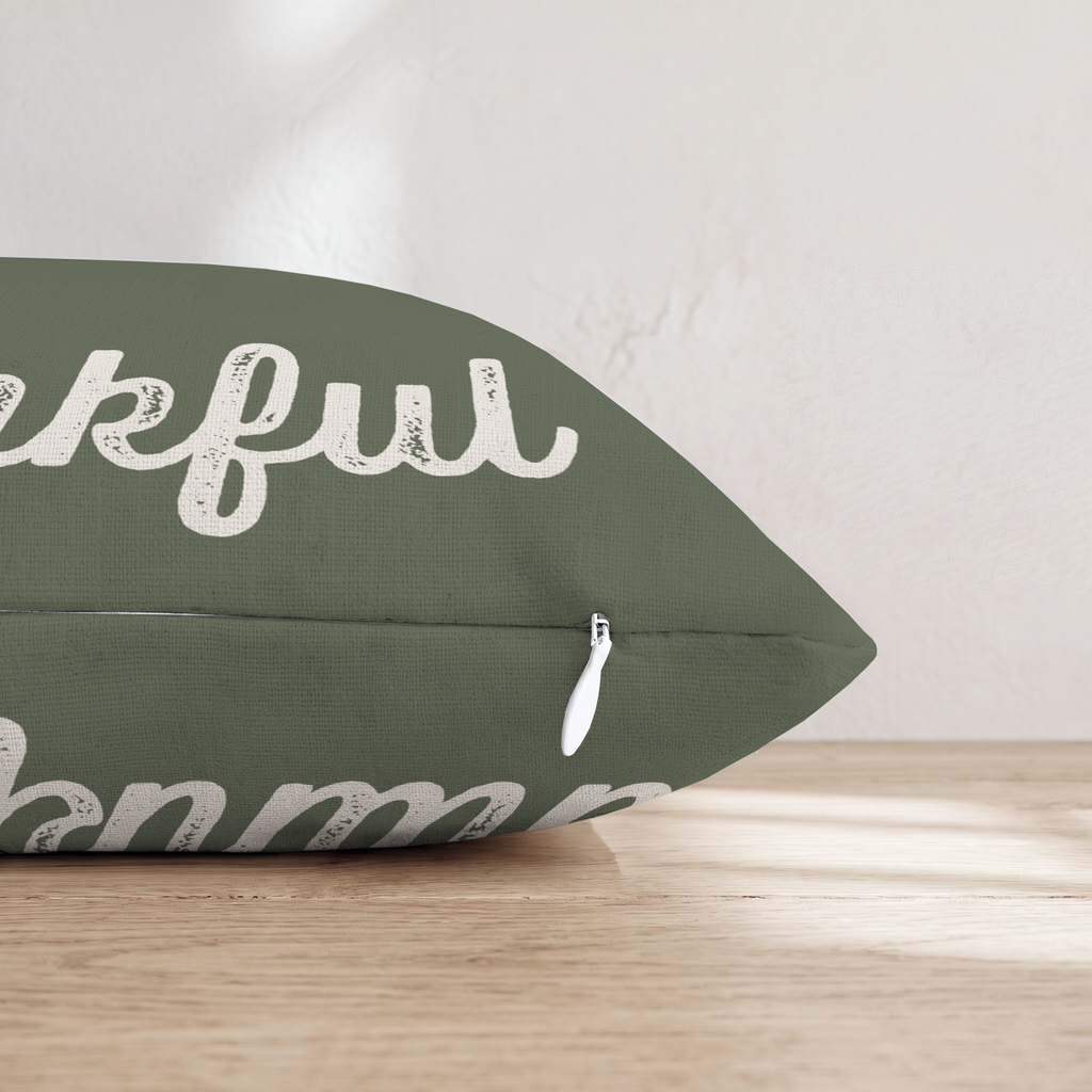 HH562801 HH562801_pillow_edge_zipper.png