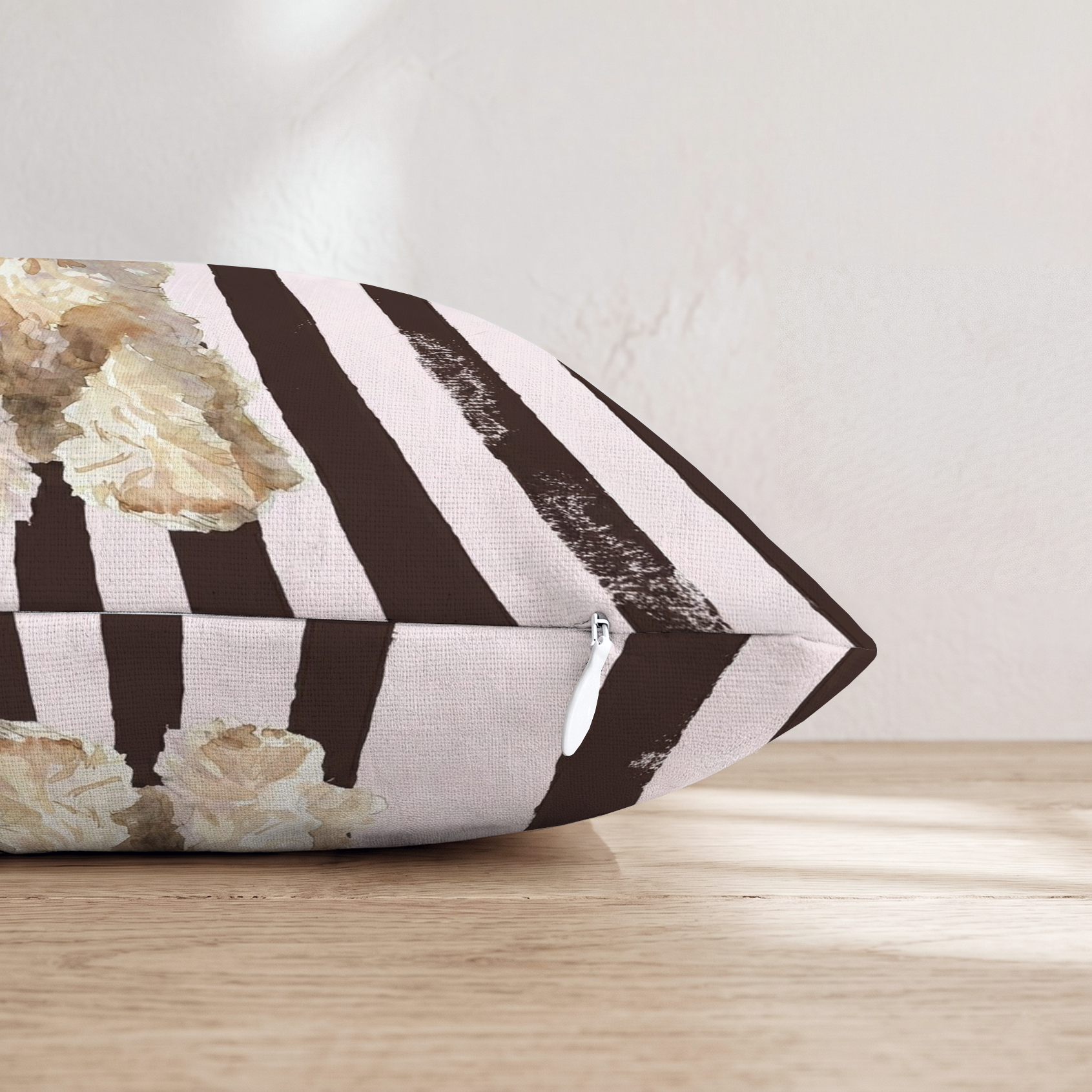 HH570649 HH570649_pillow_edge_zipper.png