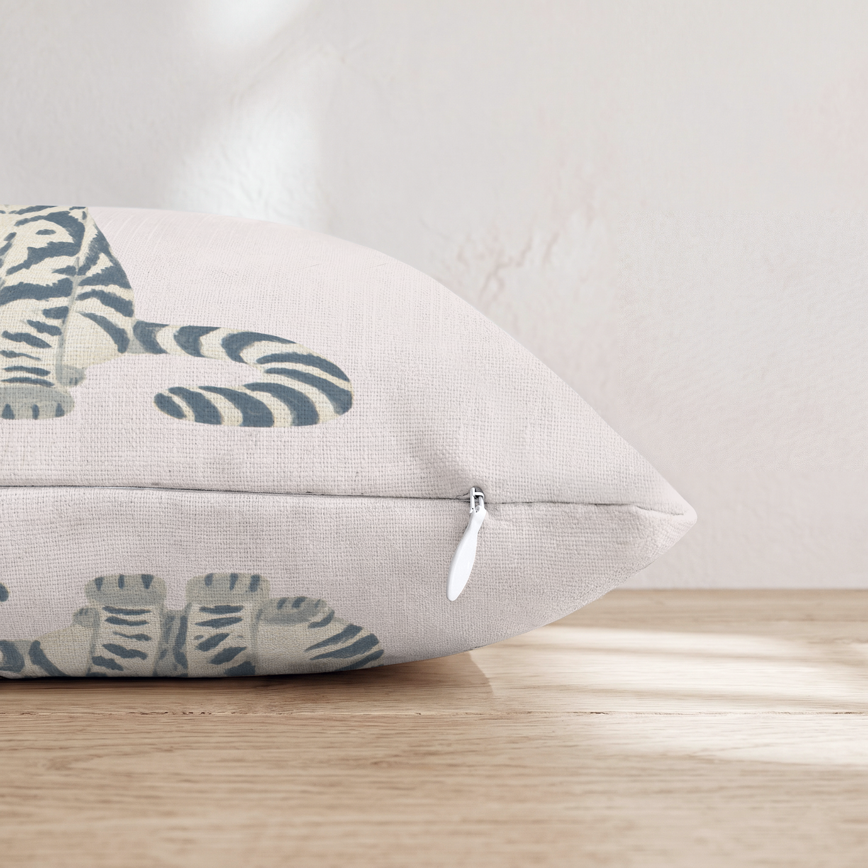 HH617127 HH617127_pillow_edge_zipper.png