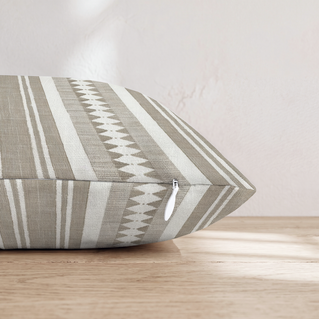 HH644766 HH644766_pillow_edge_zipper.png