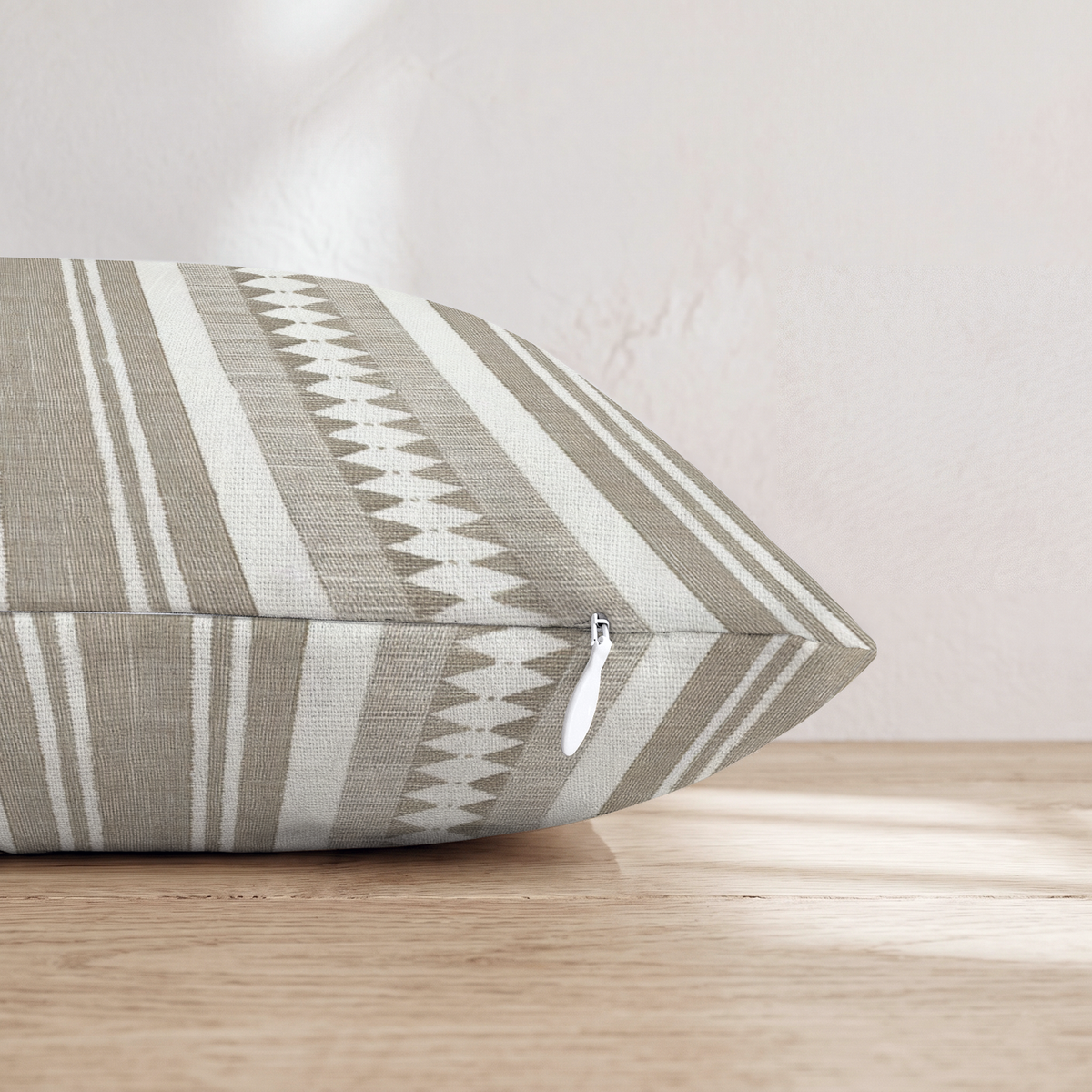 HH644766 HH644766_pillow_edge_zipper.png