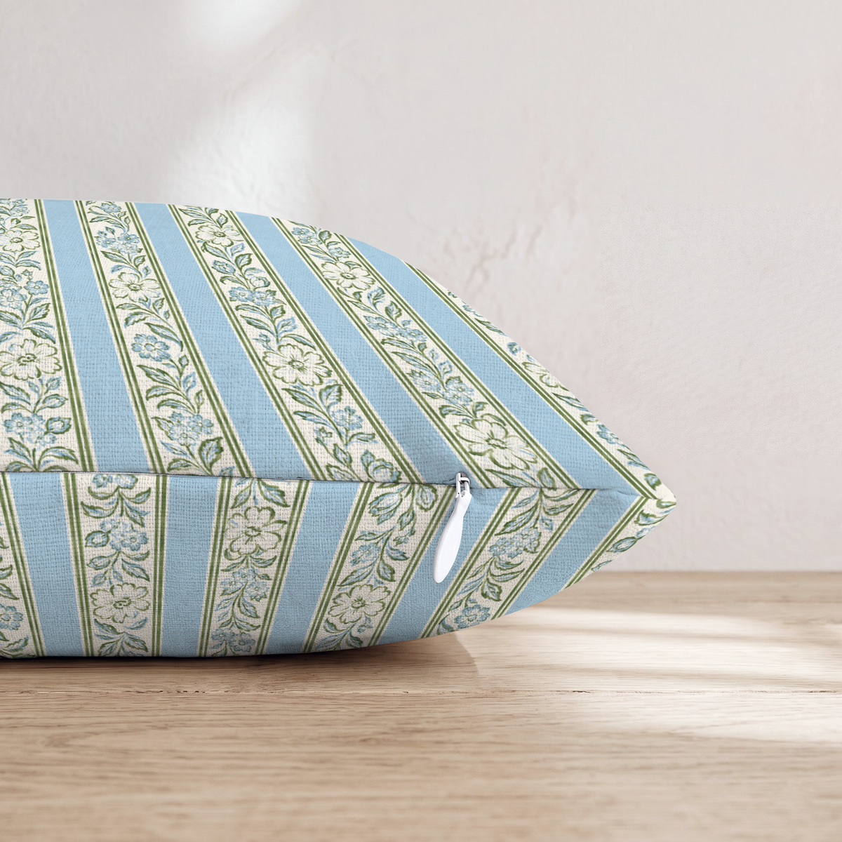 HH648253 HH648253_pillow_edge_zipper.png