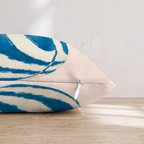 HH648837 HH648837_pillow_edge_zipper.png