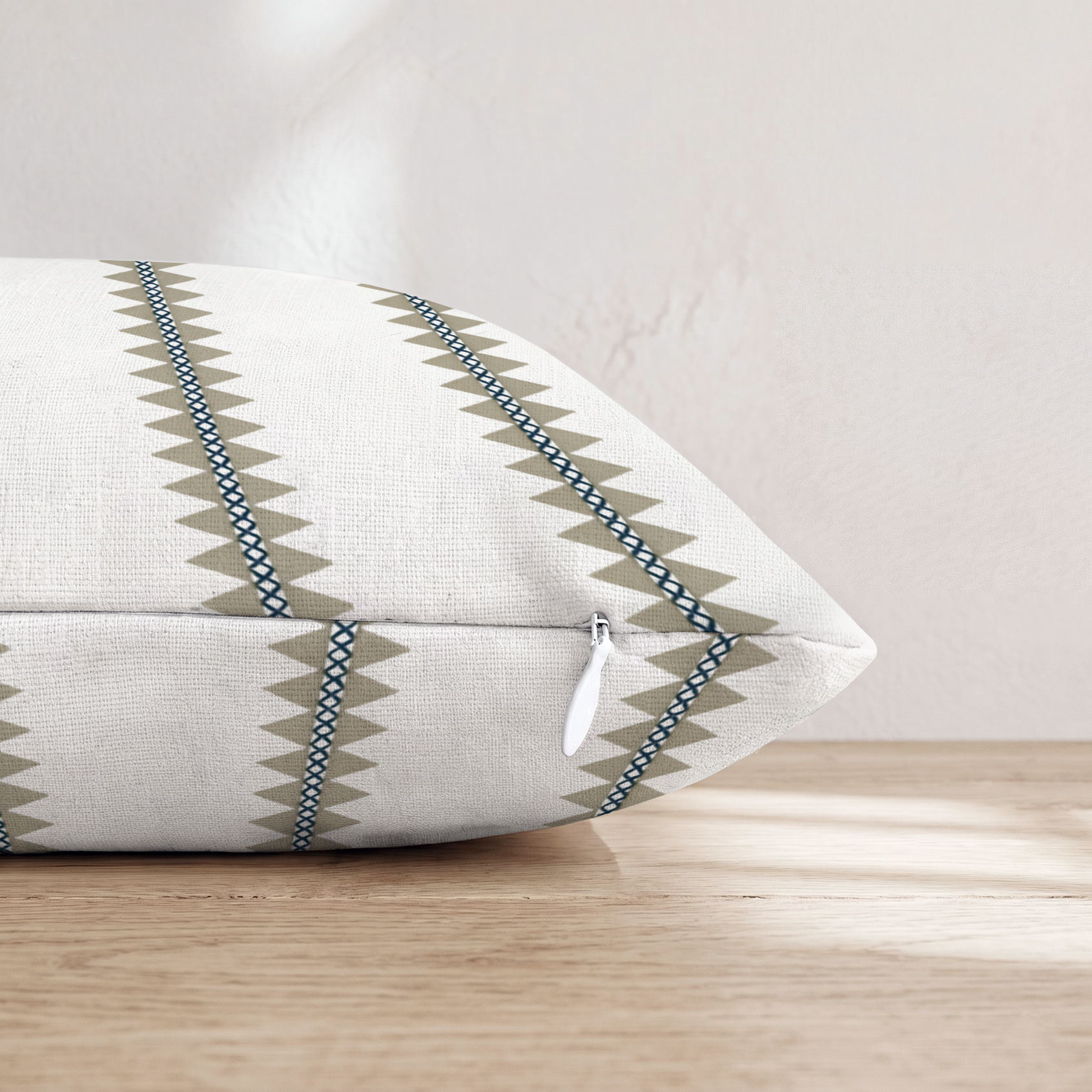 HH650689 HH650689_pillow_edge_zipper.png
