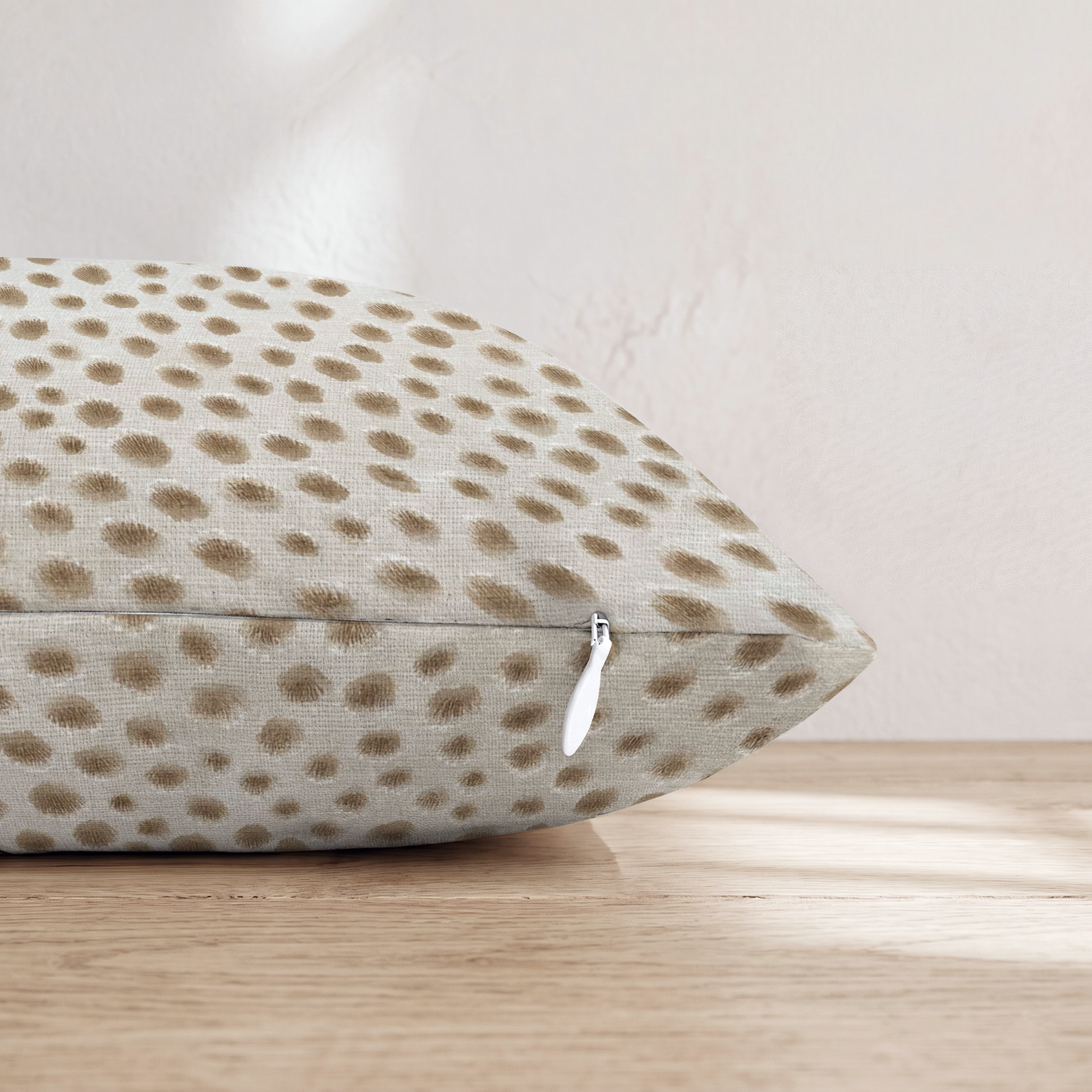 HH673314 HH673314_pillow_edge_zipper.png