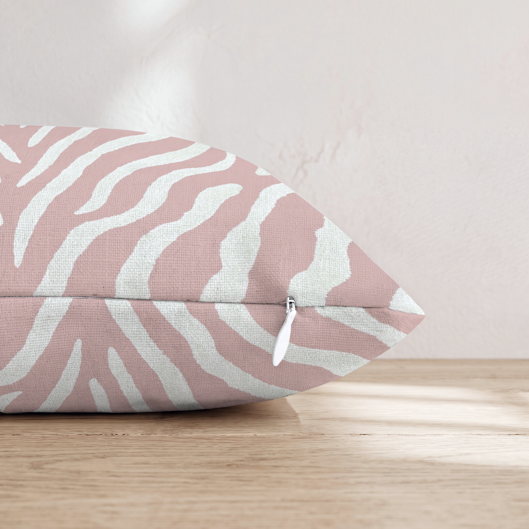 HH677040 HH677040_pillow_edge_zipper.png