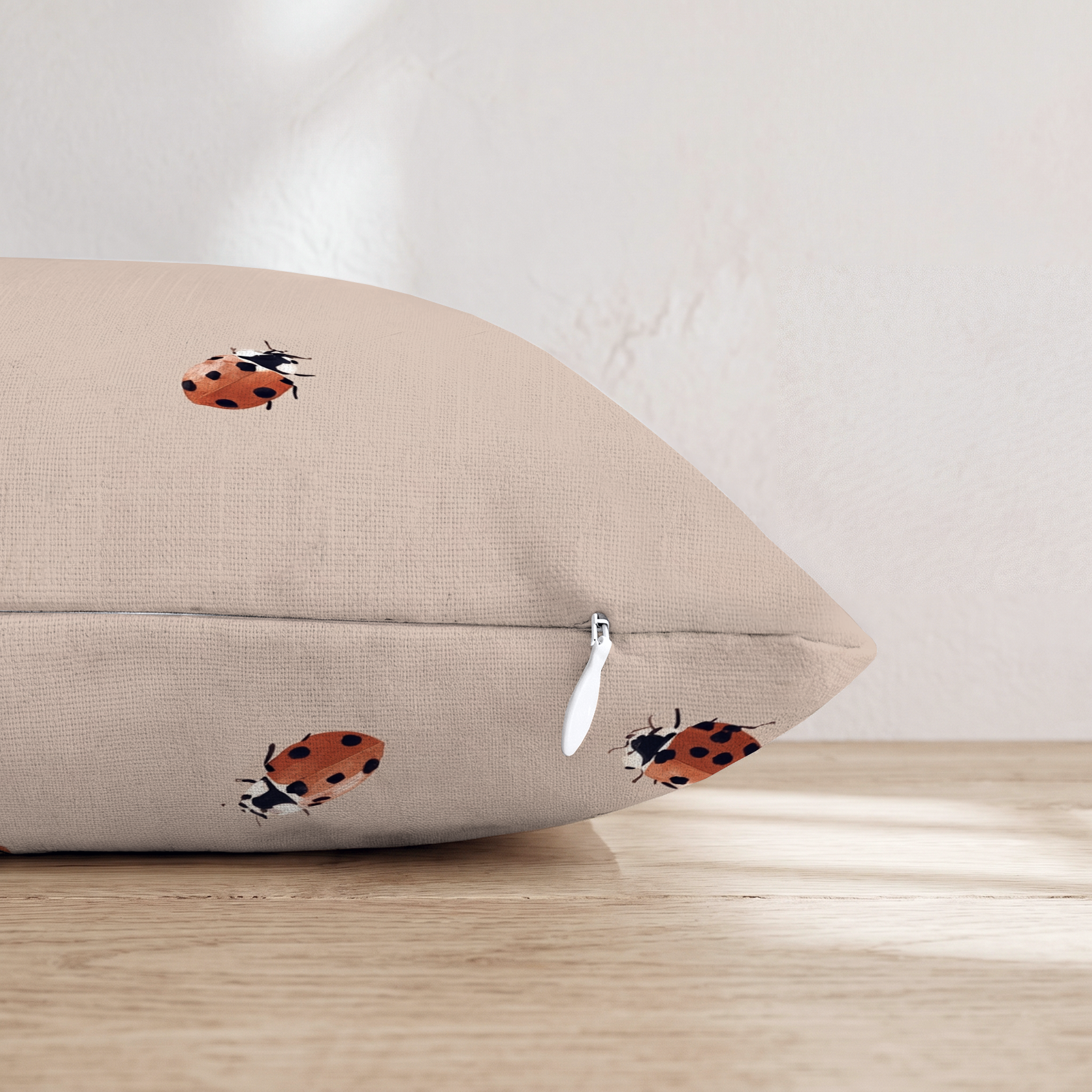 HH696042 HH696042_pillow_edge_zipper.png