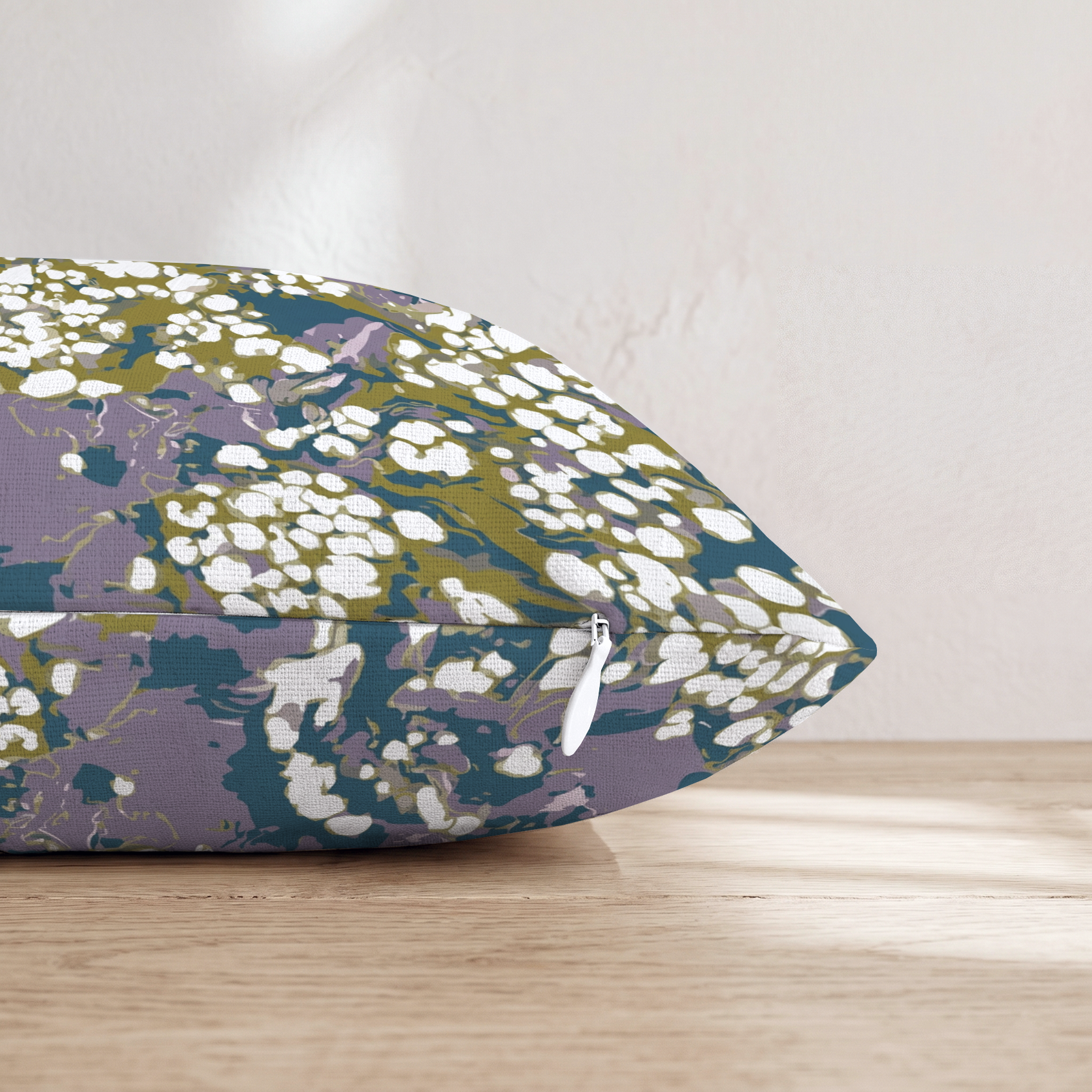 HH713526 HH713526_pillow_edge_zipper.png
