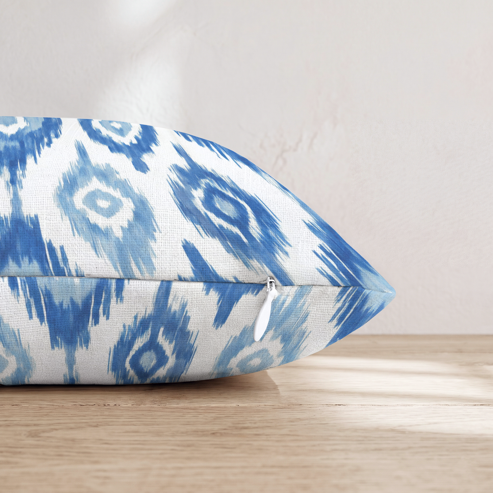HH716213 HH716213_pillow_edge_zipper.png