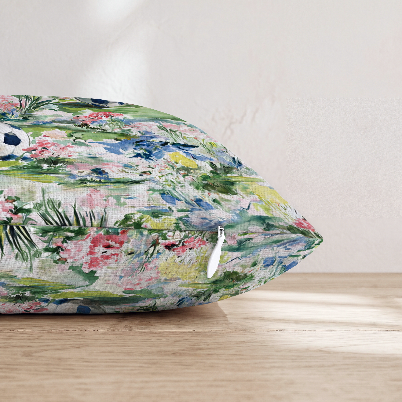 HH728575 HH728575_pillow_edge_zipper.png