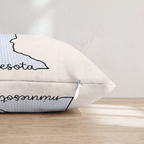 HH758137 HH758137_pillow_edge_zipper.png