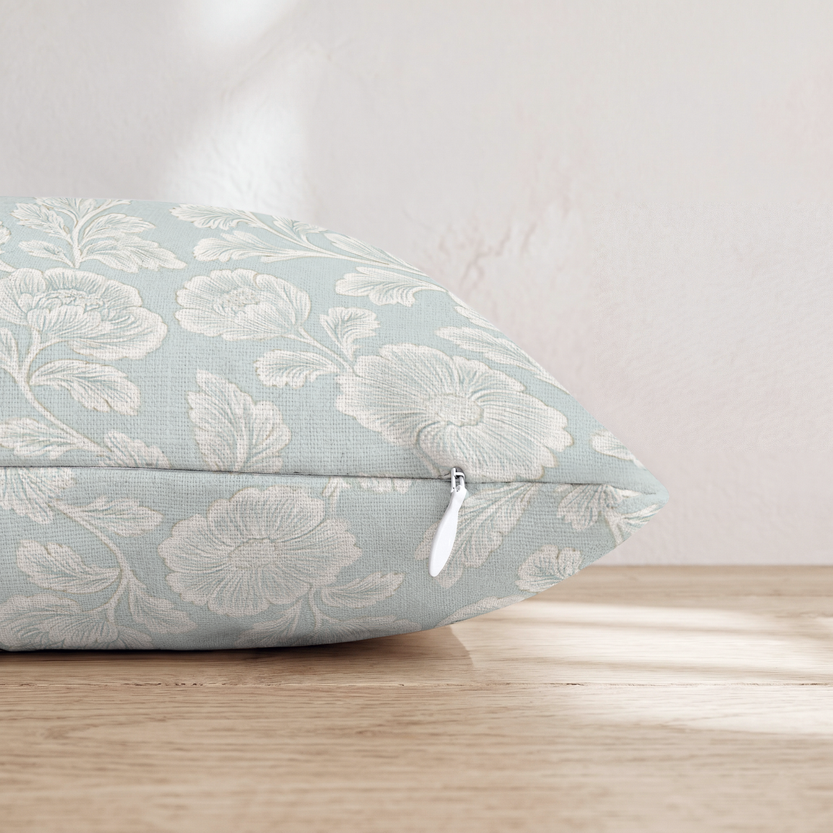 HH776759 HH776759_pillow_edge_zipper.png
