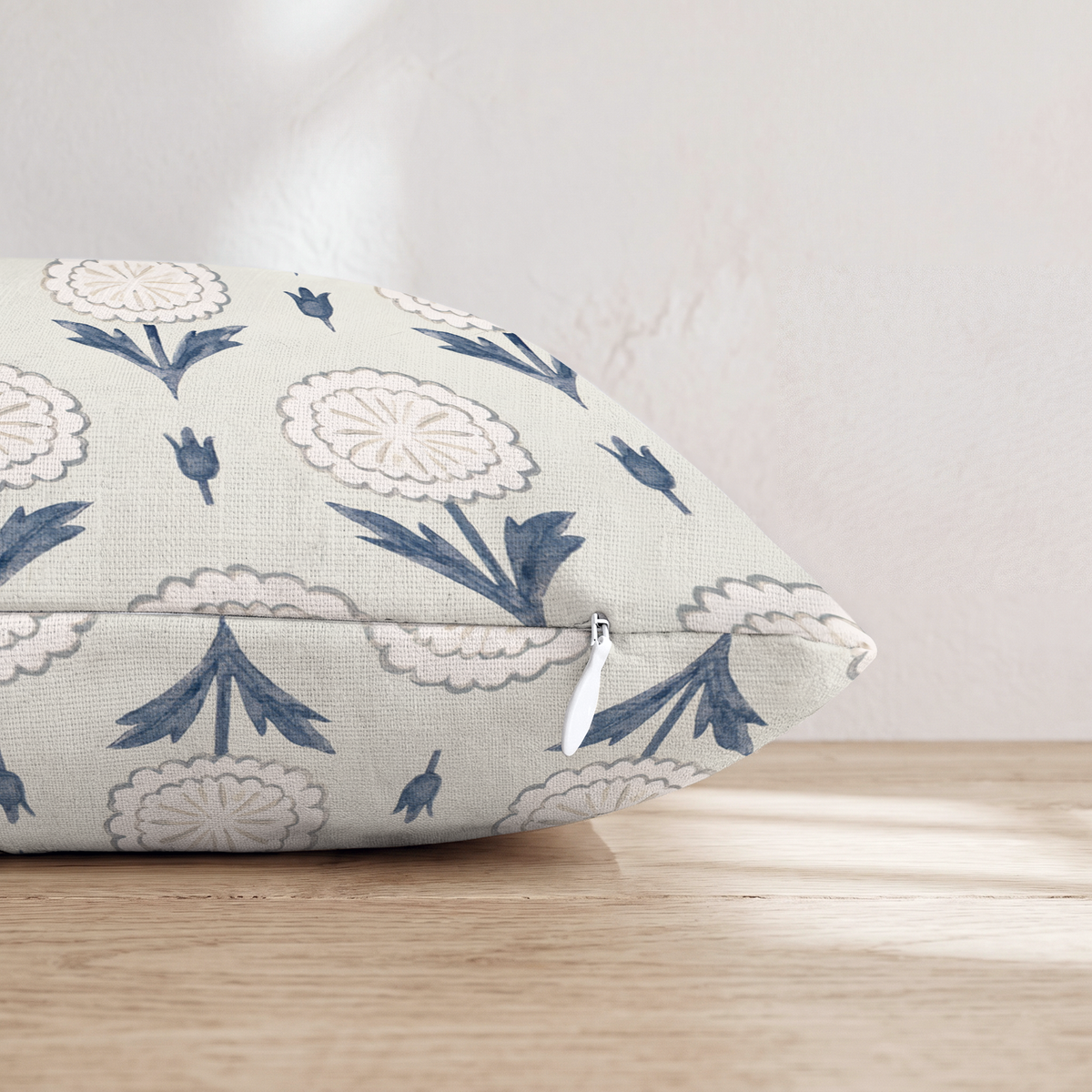 HH785503 HH785503_pillow_edge_zipper.png