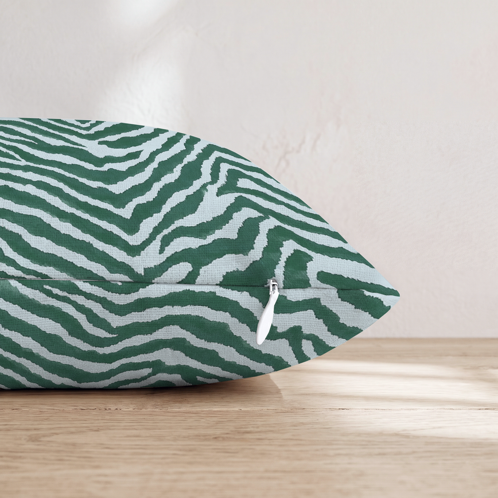 HH802845 HH802845_pillow_edge_zipper.png
