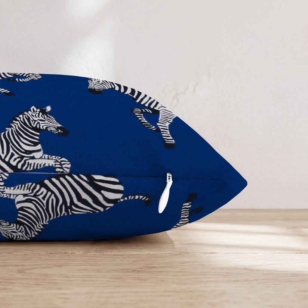 HH809435 HH809435_pillow_edge_zipper.png