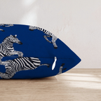 HH809435 HH809435_pillow_edge_zipper.png