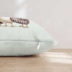 HH828469 HH828469_pillow_edge_zipper.png