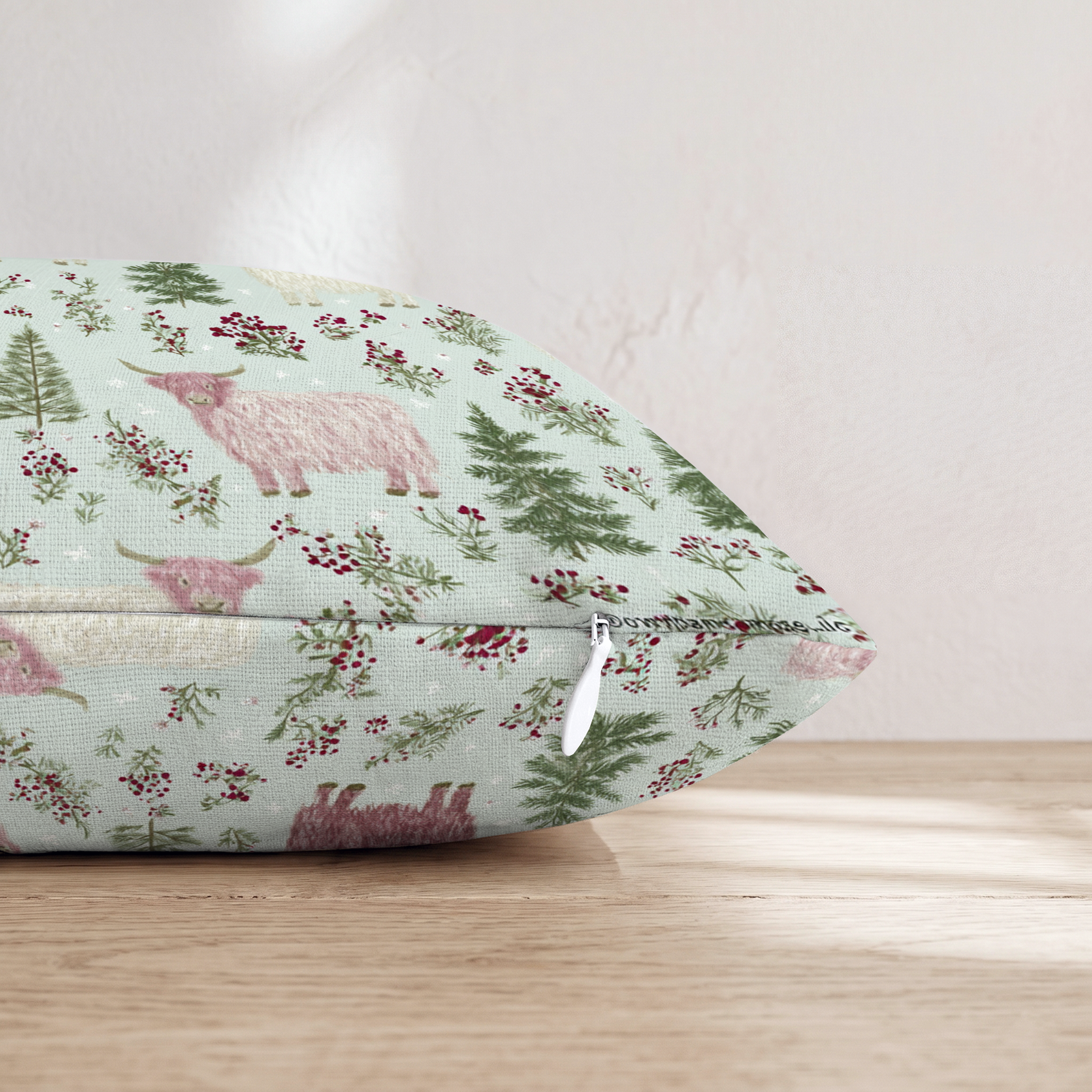 HH841360 HH841360_pillow_edge_zipper.png
