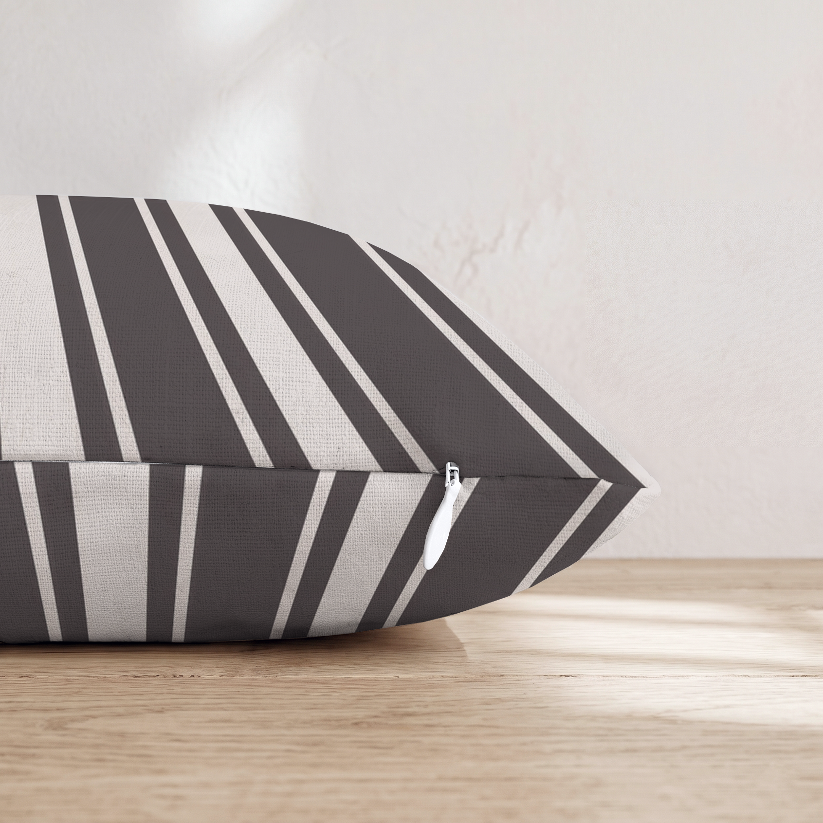 HH841929 HH841929_pillow_edge_zipper.png