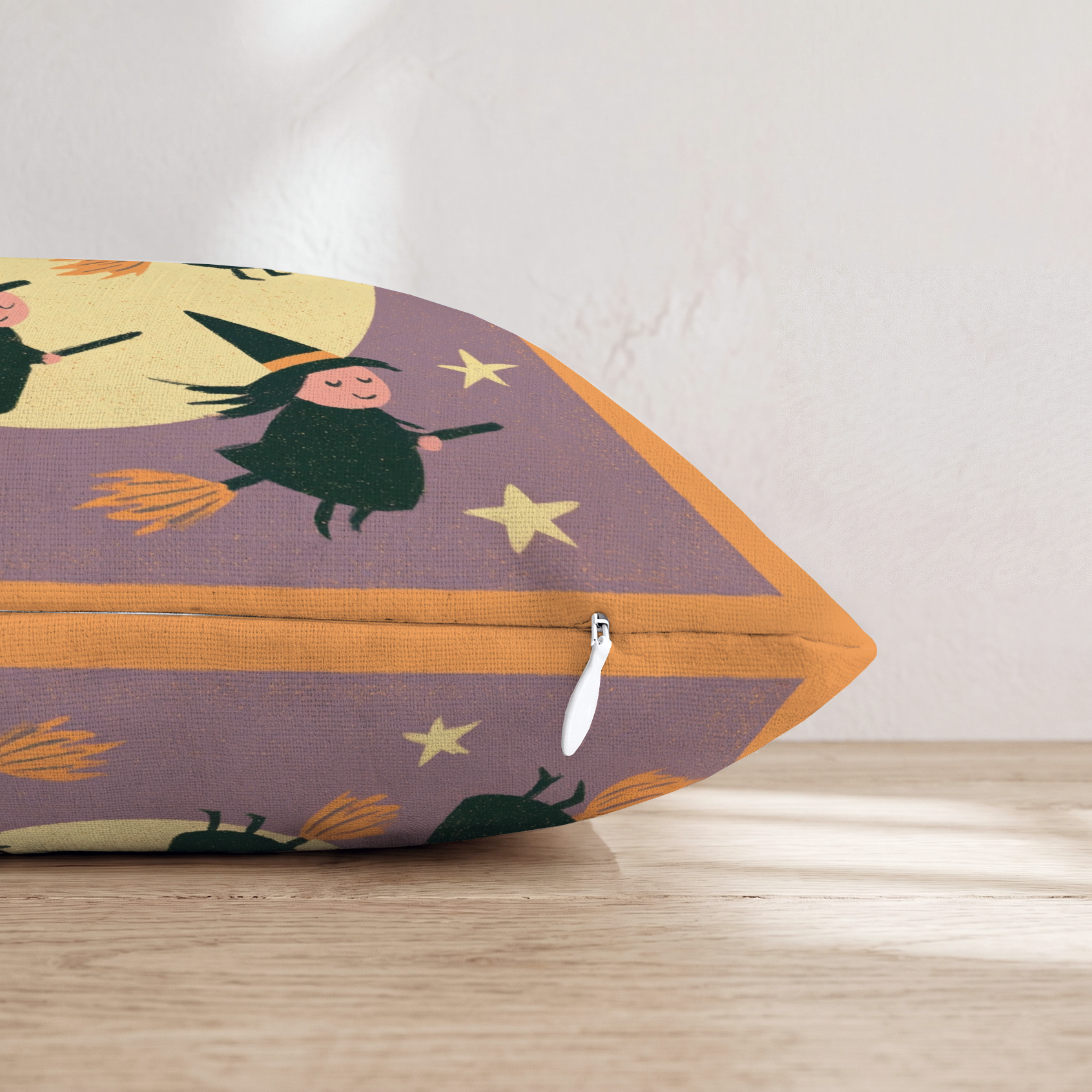 HH856346 HH856346_pillow_edge_zipper.png