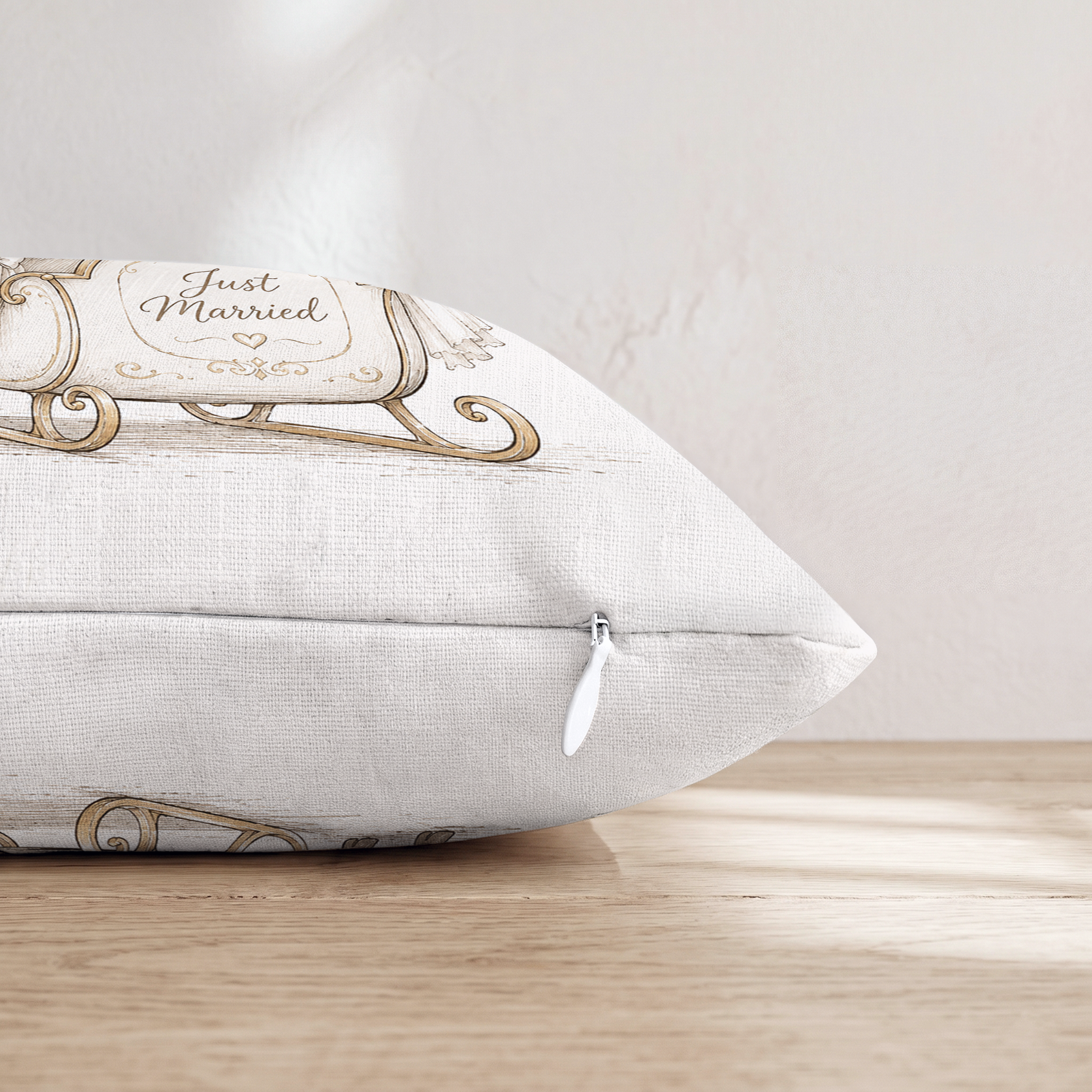 HH978357 HH978357_pillow_edge_zipper.png