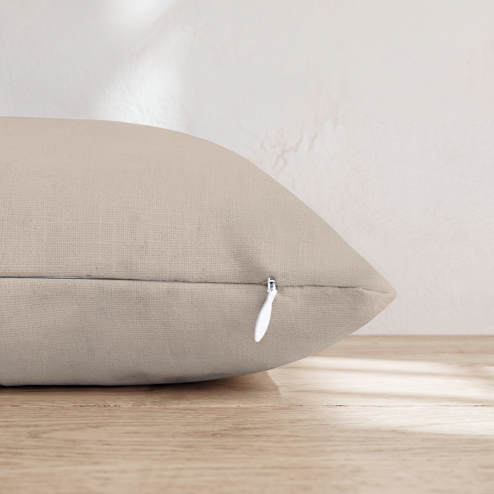 LR264536 LR264536_pillow_edge_zipper.png