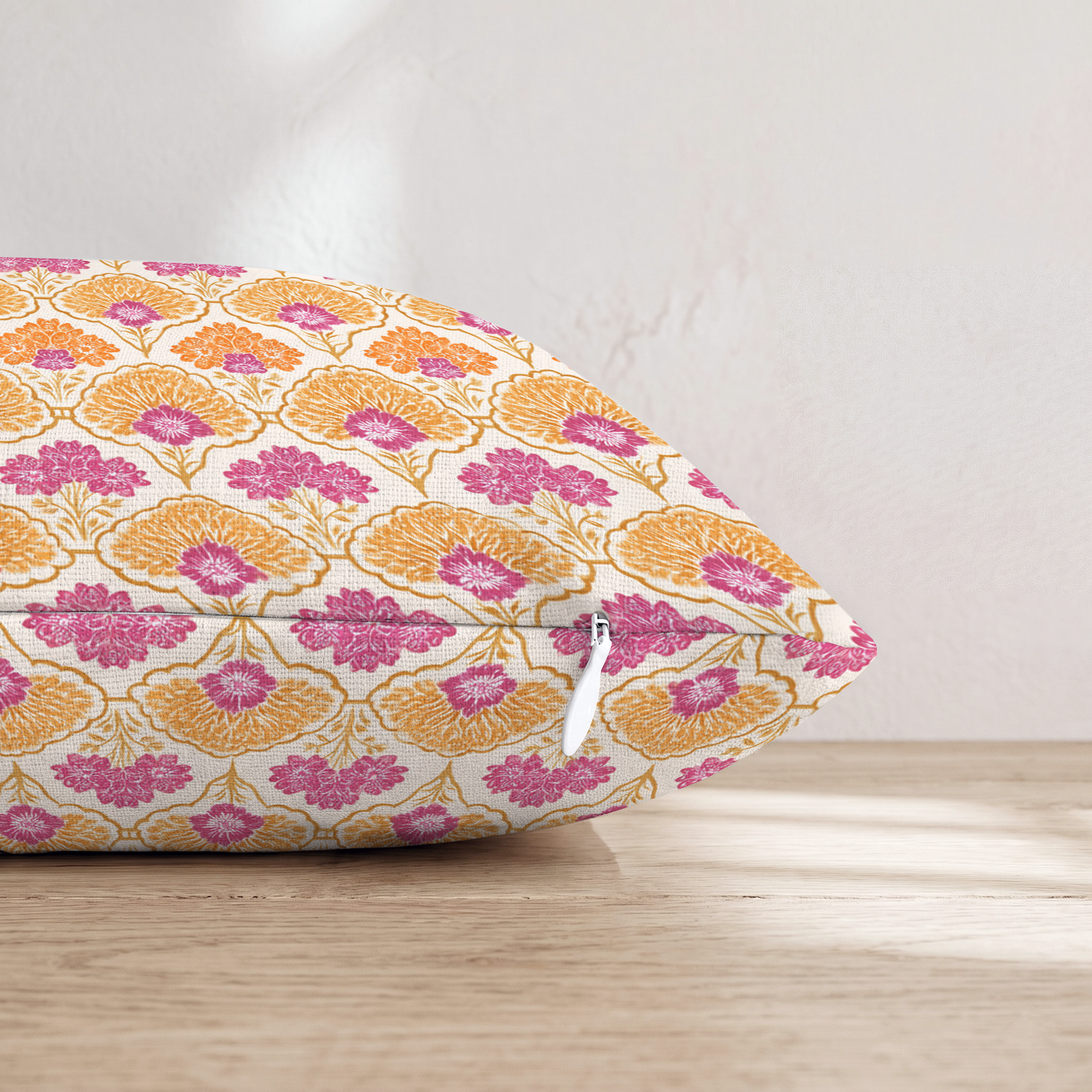 LR274871 LR274871_pillow_edge_zipper.png