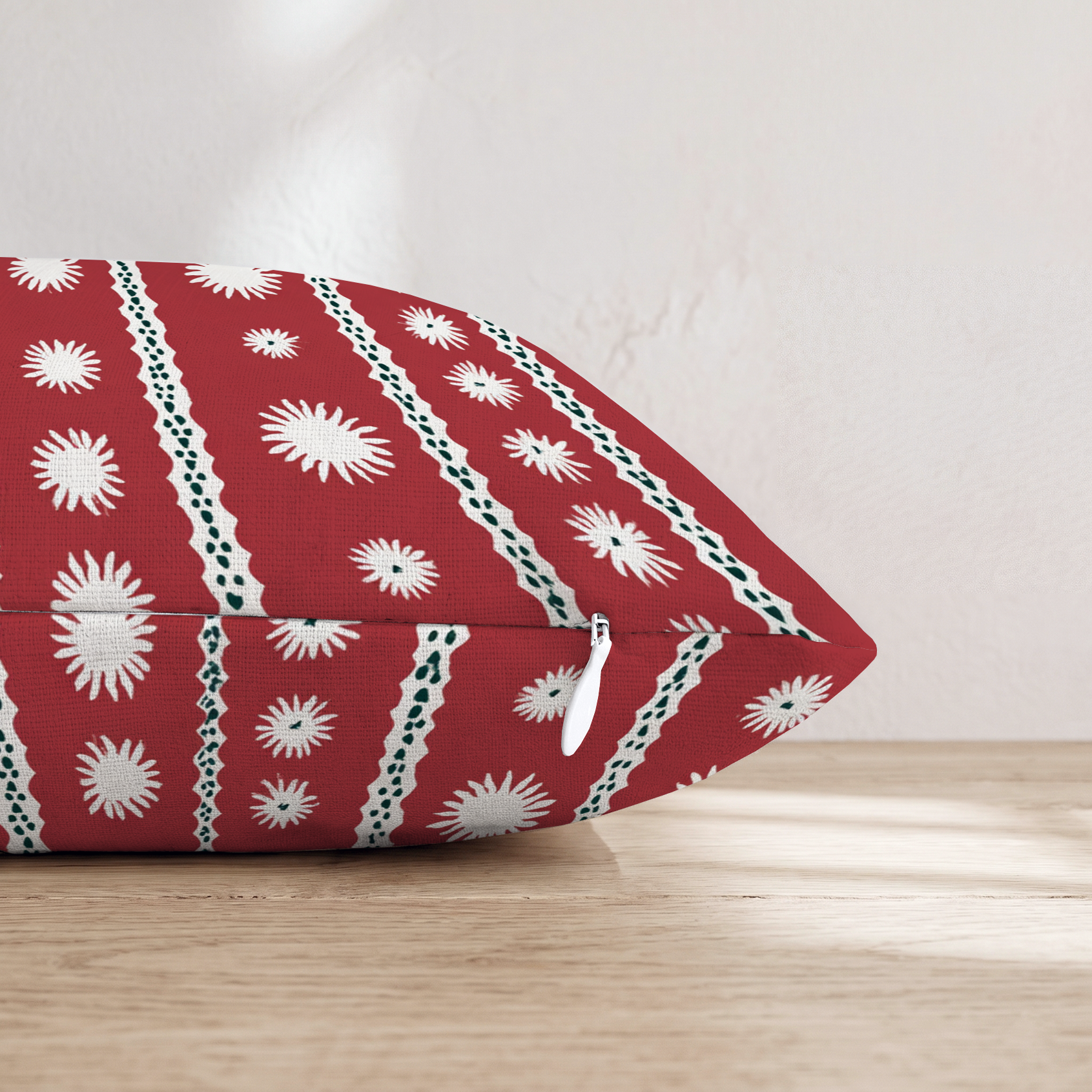 LR284465 LR284465_pillow_edge_zipper.png