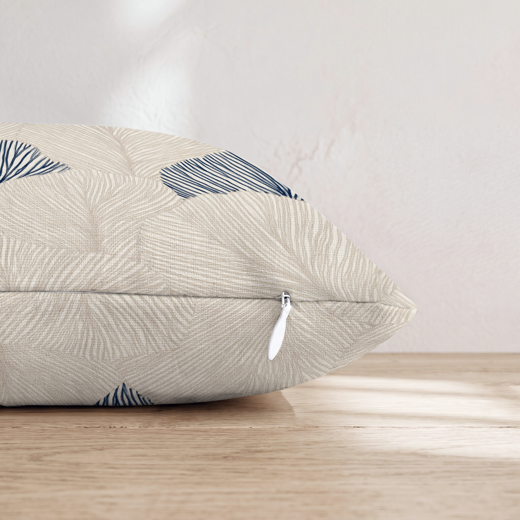 LR301749 LR301749_pillow_edge_zipper.png