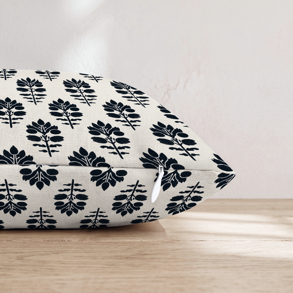 LR305141 LR305141_pillow_edge_zipper.png