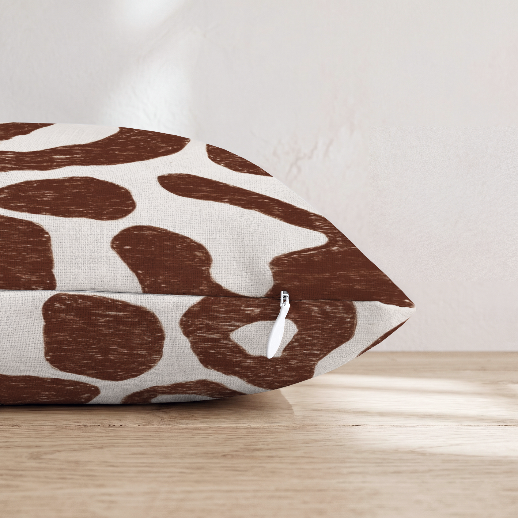 LR405872 LR405872_pillow_edge_zipper.png