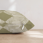 LR472215 LR472215_pillow_edge_zipper.png