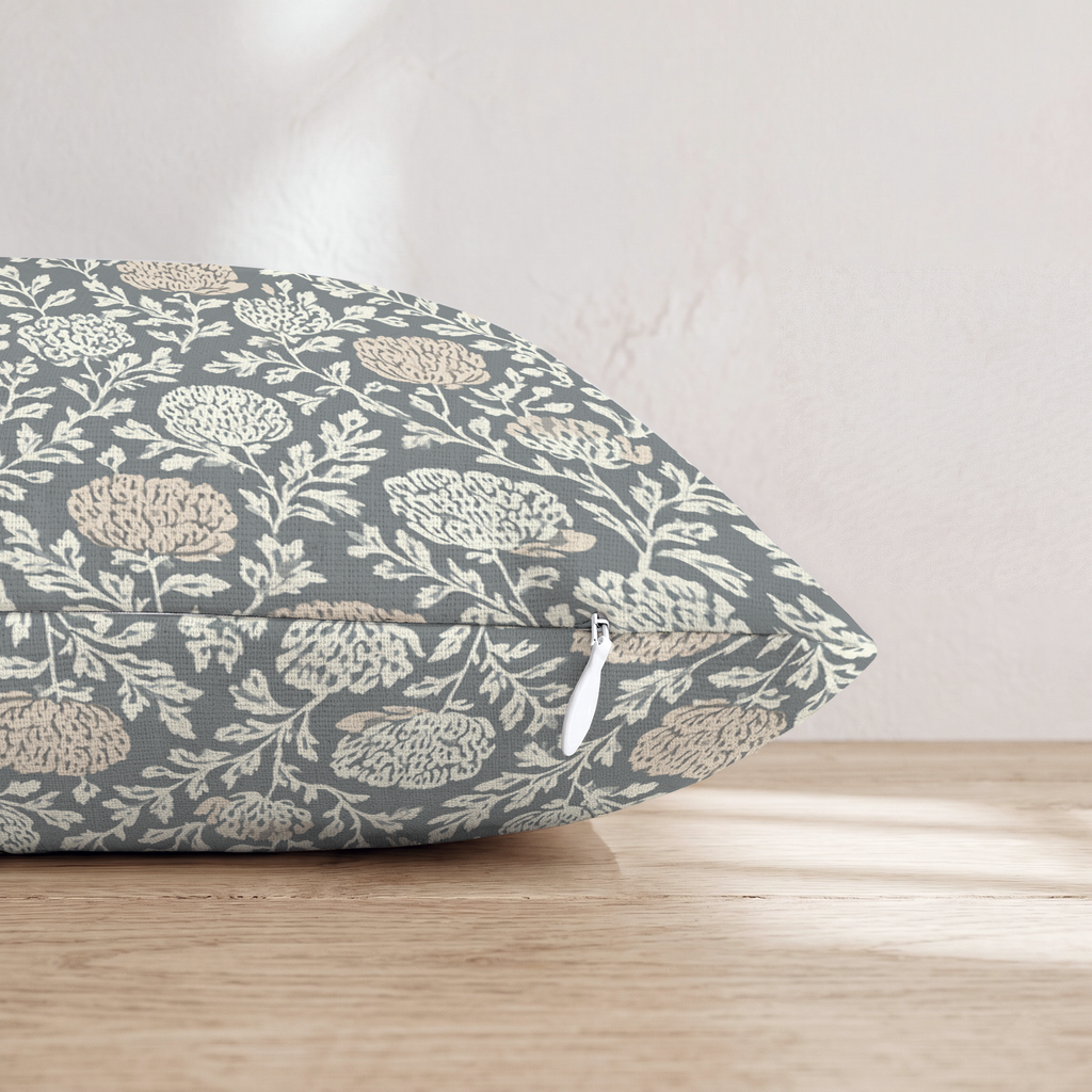 LR512433 LR512433_pillow_edge_zipper.png