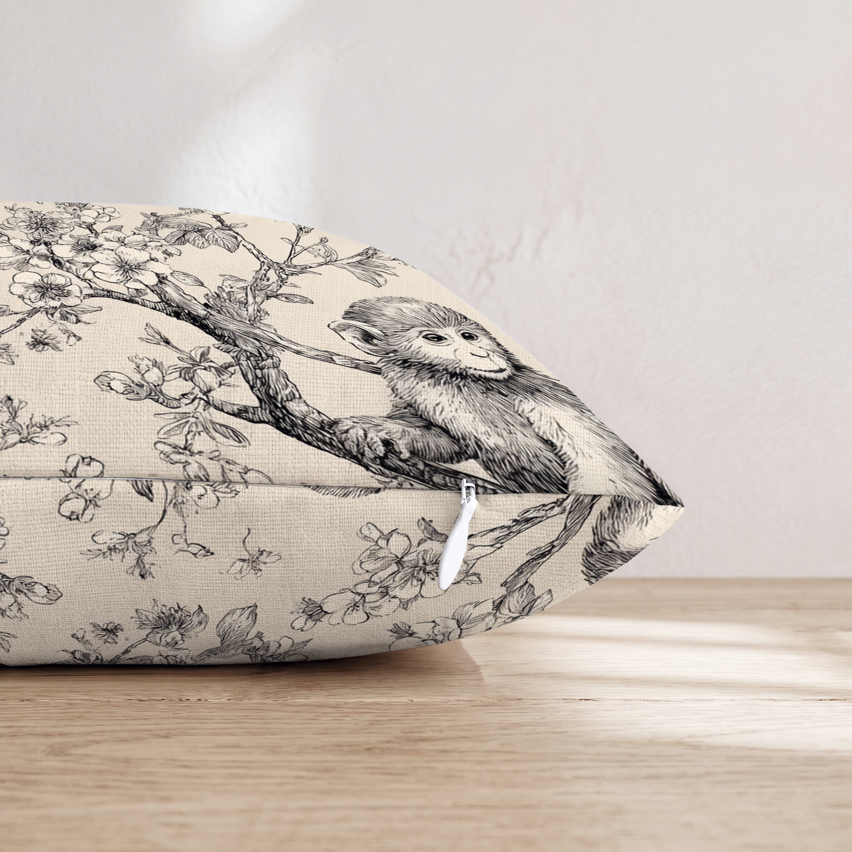 LR579754 LR579754_pillow_edge_zipper.png
