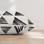 LR606072 LR606072_pillow_edge_zipper.png