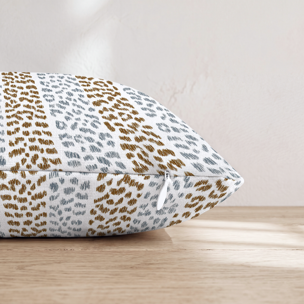 LR744045 LR744045_pillow_edge_zipper.png